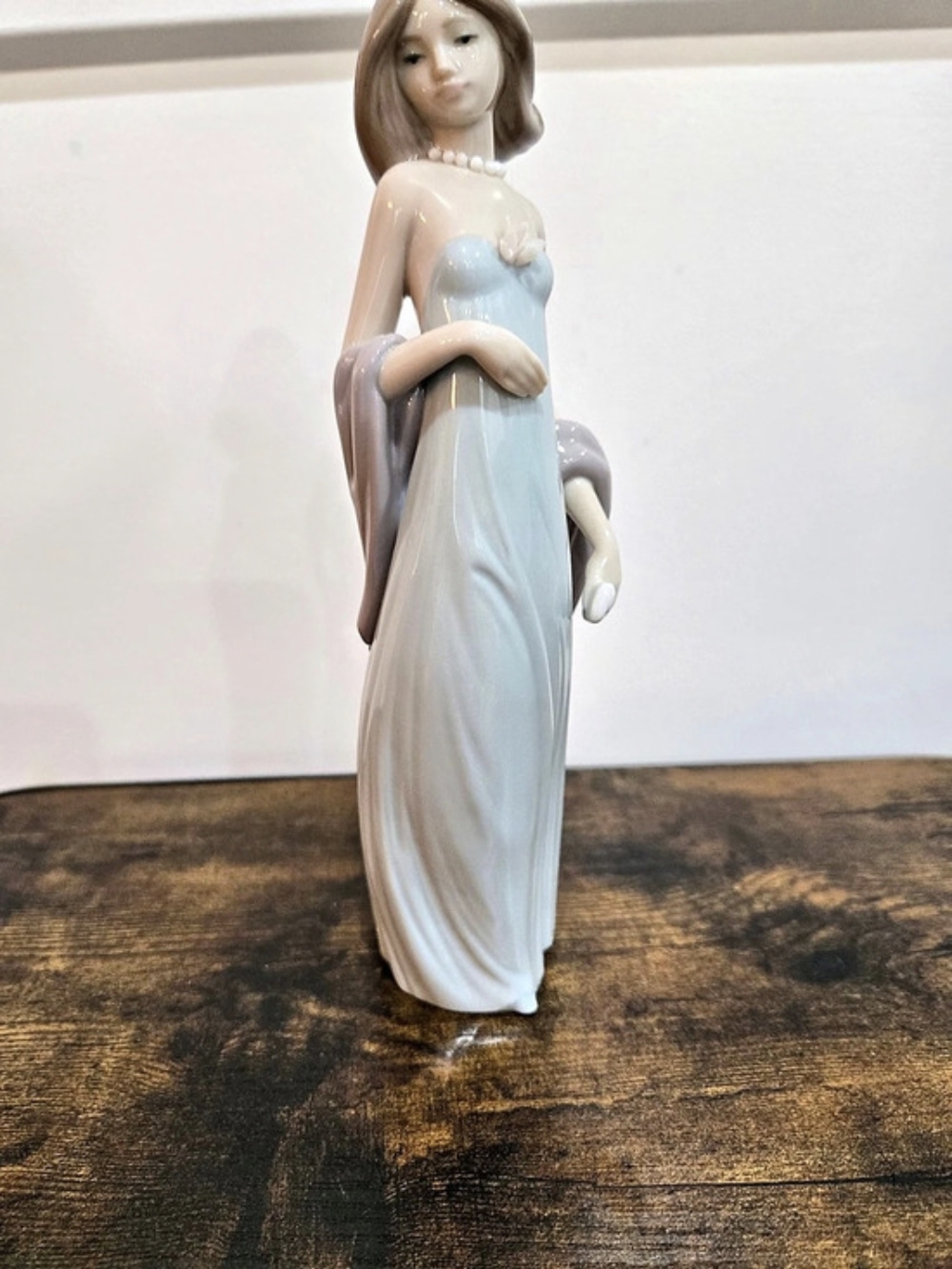 Vintage Lladro Ingenue Porcelain Figurine 5487 Lady Pearl Necklace 8" Spain